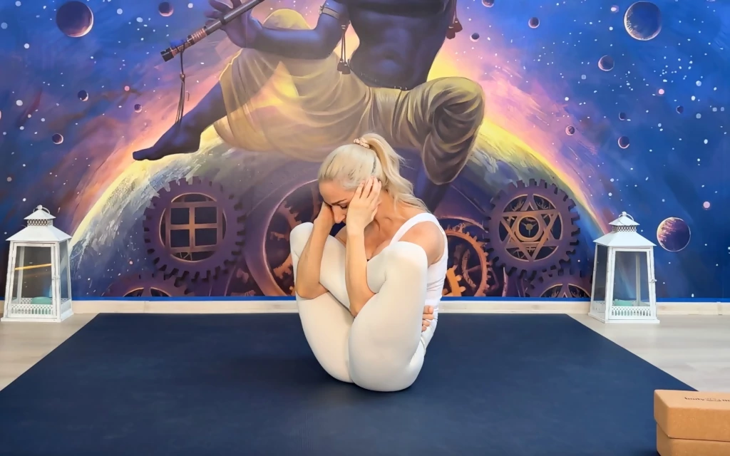 Garbha Pindasana