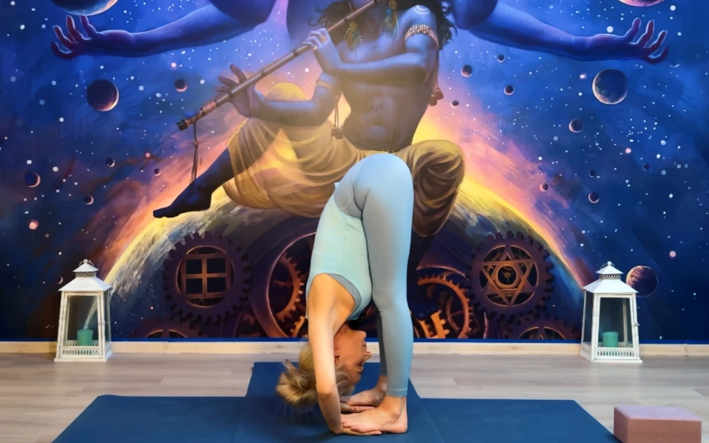 Padahastasana