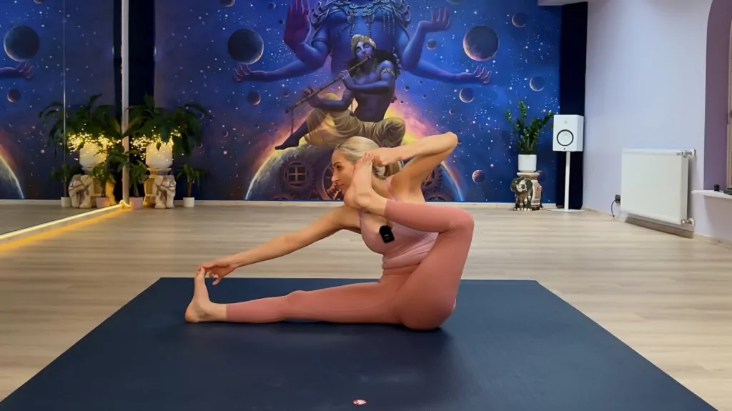 Akarna Dhanurasana