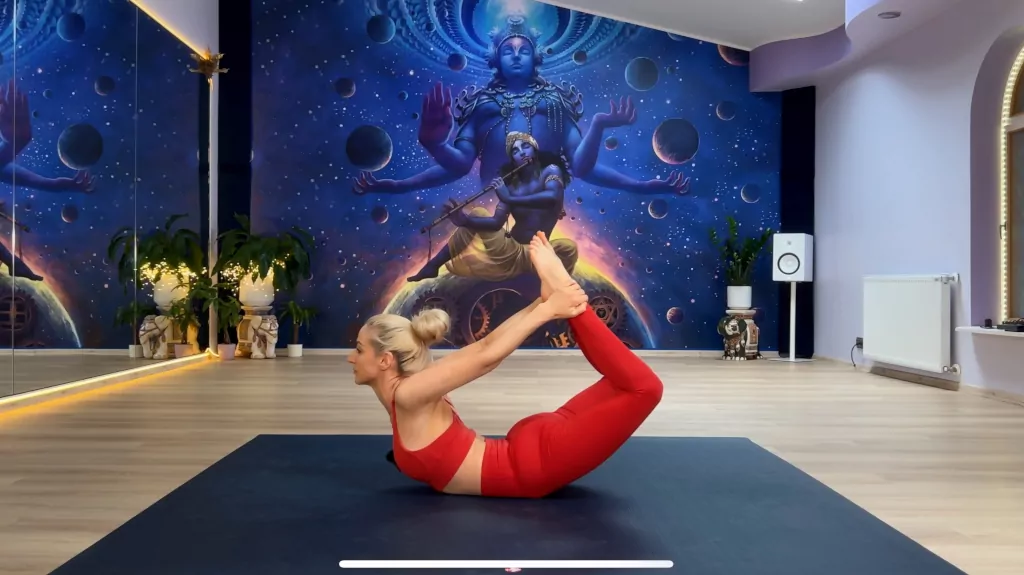 Dhanurasana ja Parsva Dhanurasana